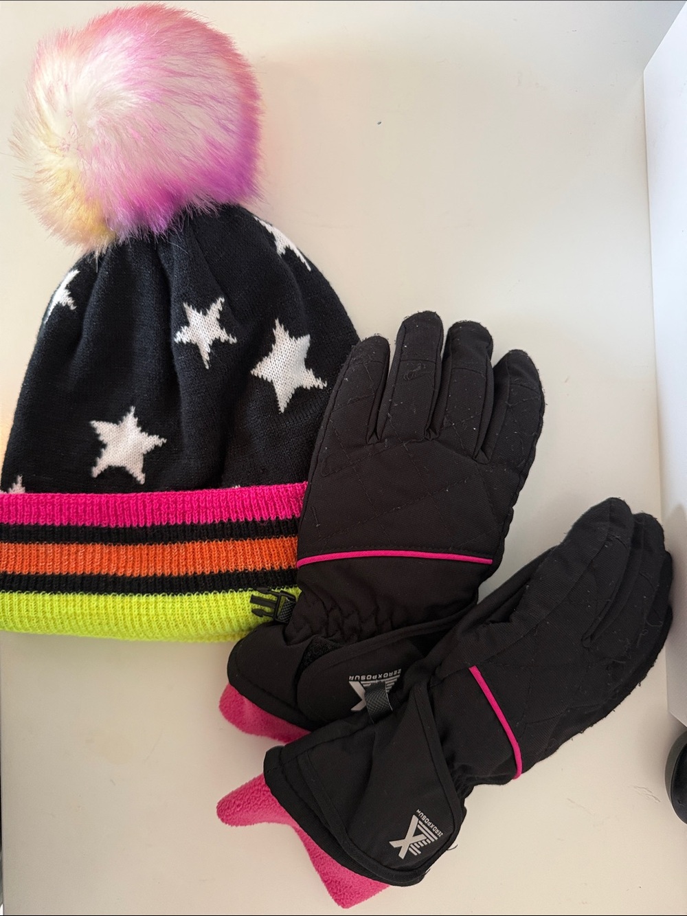 Kids Star Beanie w/ Pink Pom & Black Winter Gloves